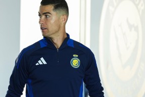 亚博-重返赛场引发热议！，C罗在独行侠比赛中比赛规则变更赛场气氛高涨的简单介绍