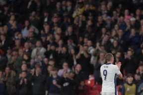 亚博- 体育晚报利物浦宣布明年签约凯塔 骑士老板终止球 